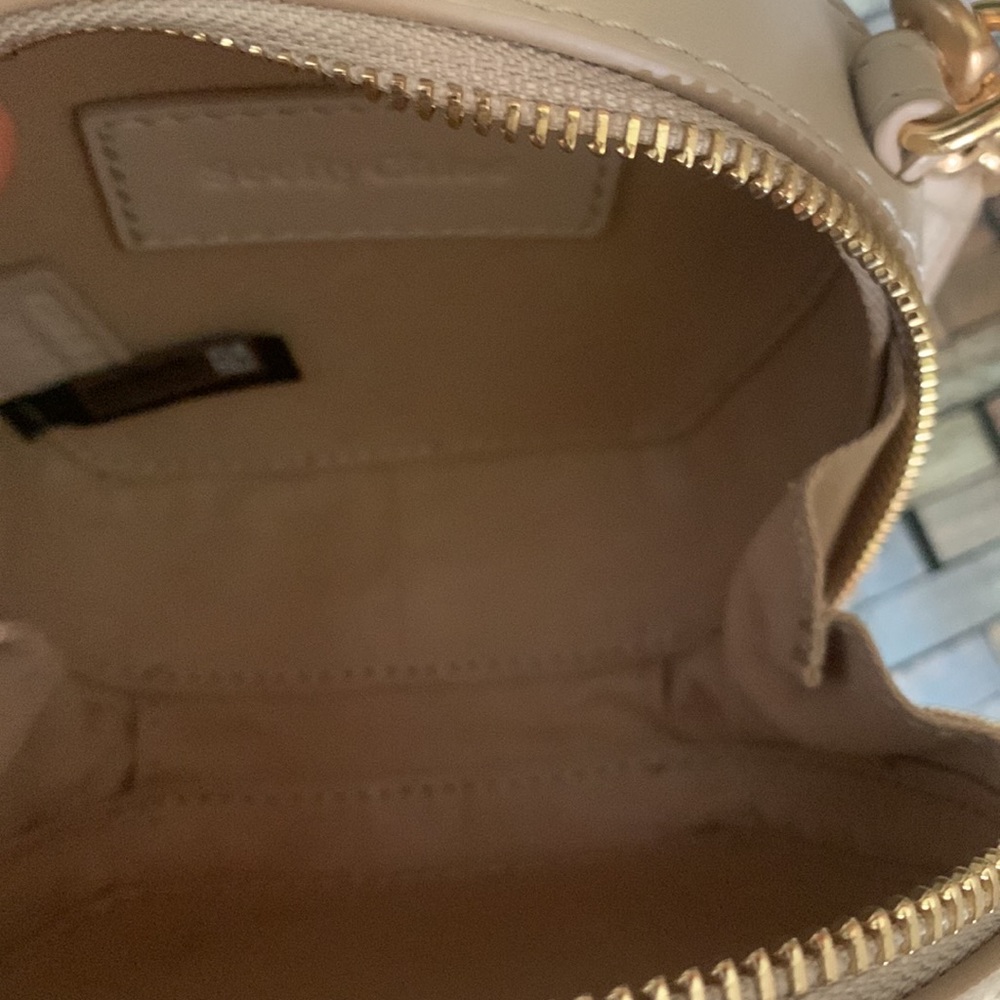 SEE BY CHLOE Shell Leather Crossbody Bag
SEE BY CHLOÉ - Picture 10 of 11